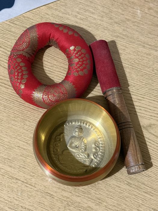 Співаюча тібетська чаша