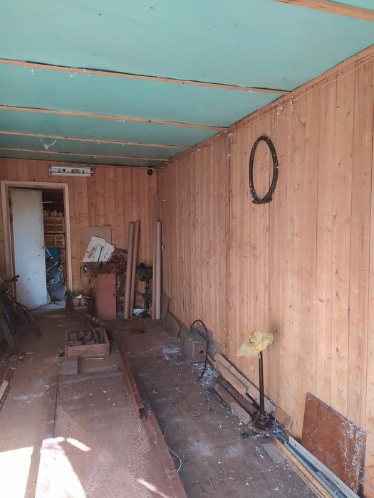 Гараж , вагон , контейнер , битовка, підсобне приміщення