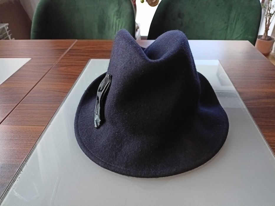 Max Mara kobiecy flauszowy kapelusz z kokardą M
