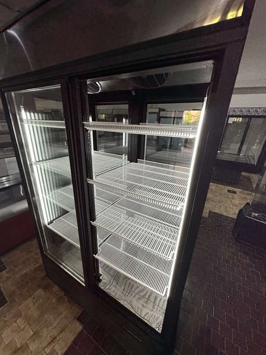 Витрина холодильная. Универсальная  Аквариум. Лари морозильные 016