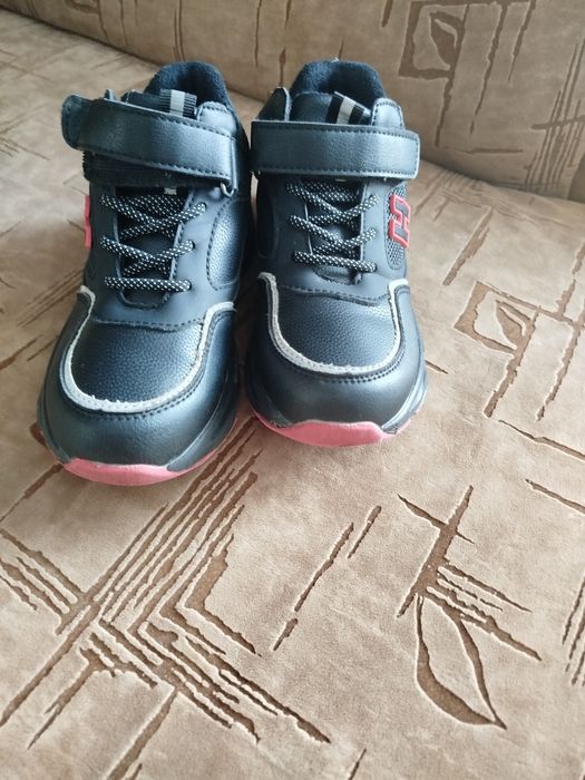 Осінні кросівки для хлопчика