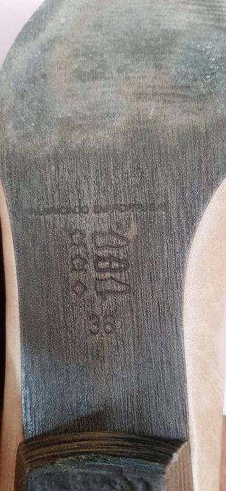 Sapatos beje em pele  Entrepés, tam.36