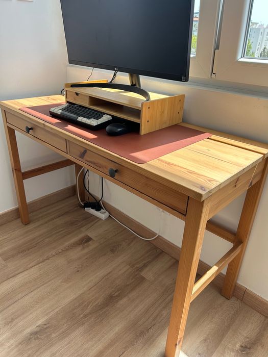 Secretária IKEA Hemnes em pinho