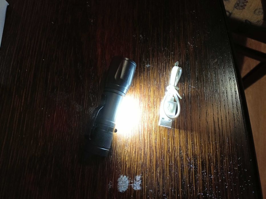 Latarka ładowana usb