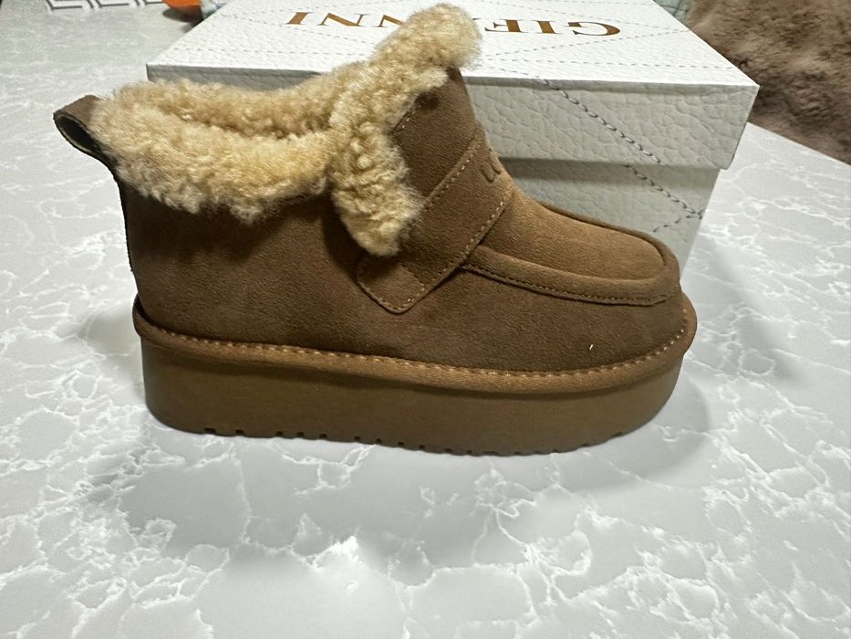 Жіноче взуття Уггі 36 розмір, нові