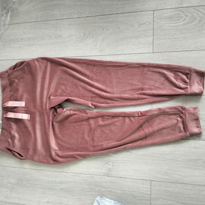 Spodnie dresowe welurowe pudrowy róż nowe