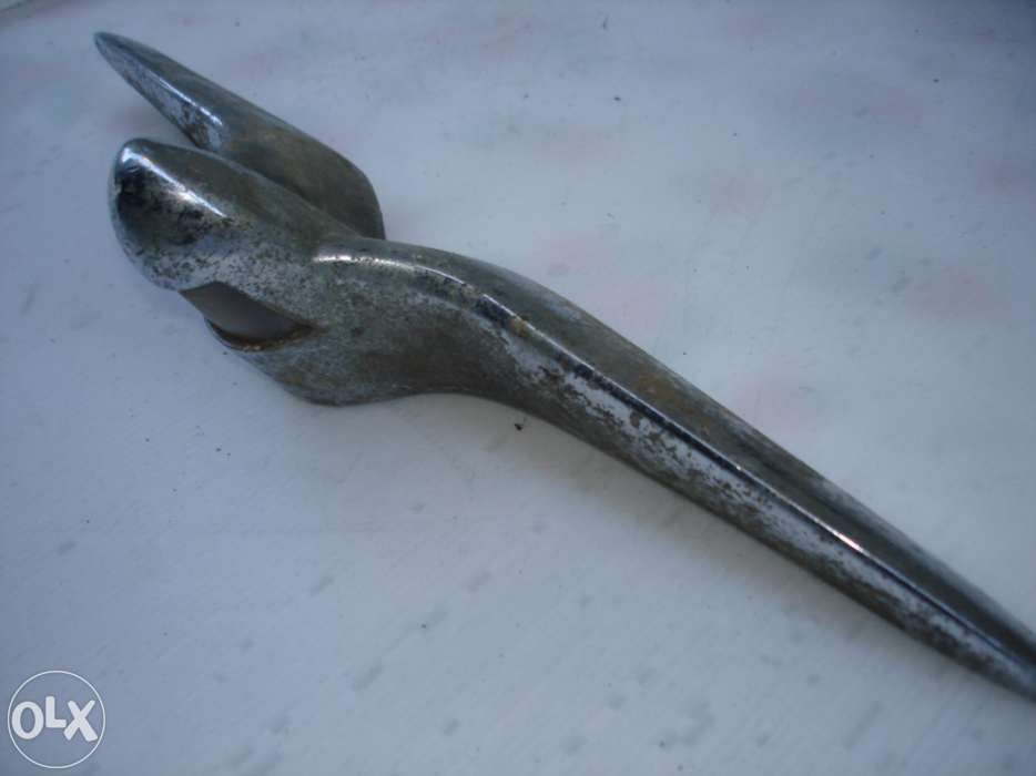 Peça de automovel muito antiga iluminação tras matricula