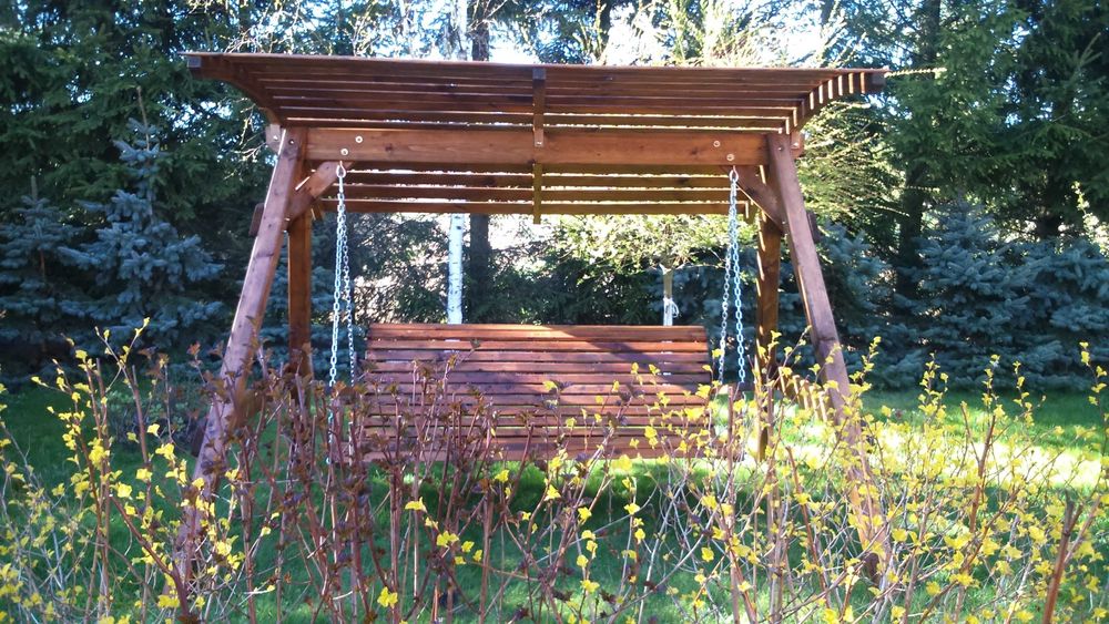 Huśtawka ogrodowa drewniana