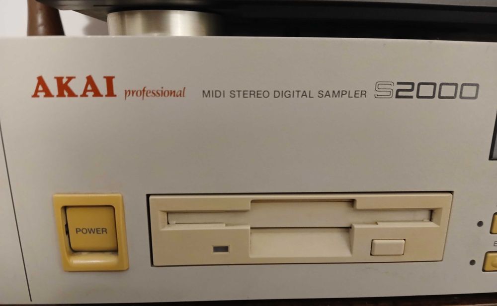 Akai S2000 Stereo Digital Sampler 32MB Memory
