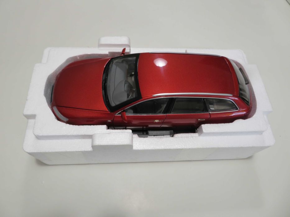1/18 Audi A6 Avant - Vermelho Metálico