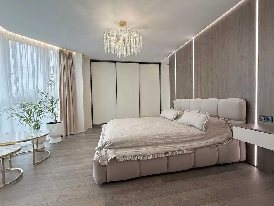 Пропонується до продажу простора 4-кімнатна квартира