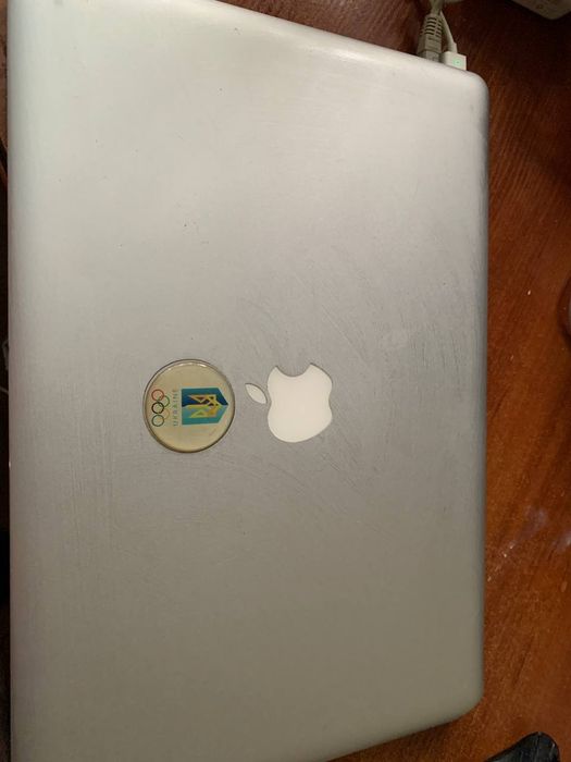 MacBook Pro 15 8/240 Monterey