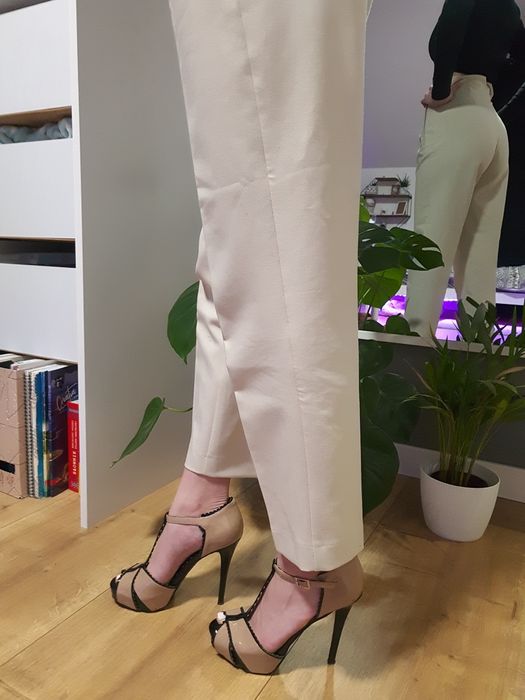 Wysokie eleganckie szpilki