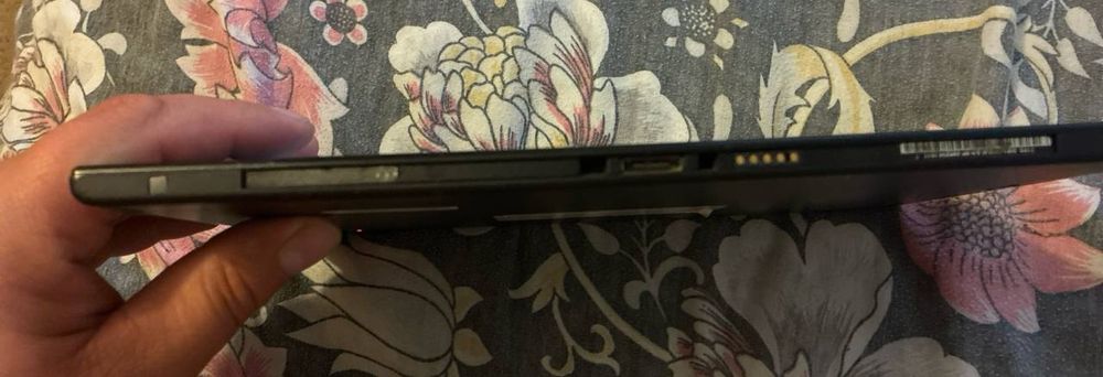 продам планшет Lenovo на виндосе