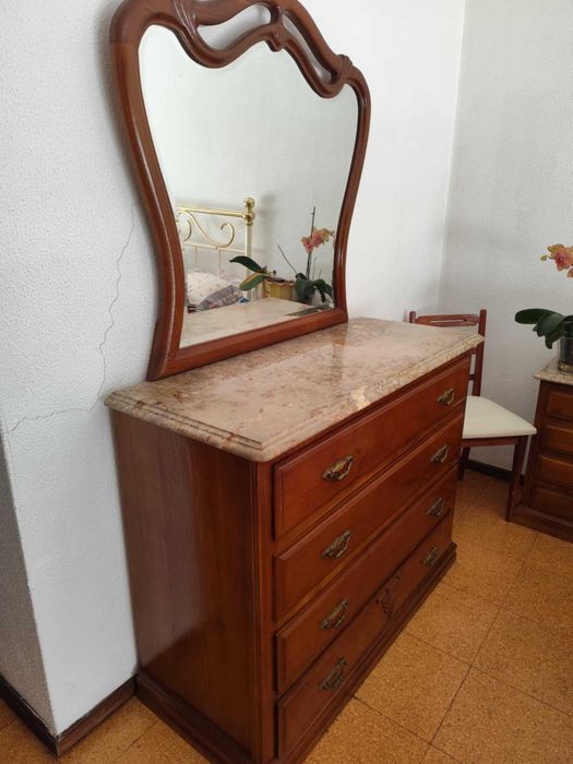 Vendo pelo melhor preço Mobília de Quarto