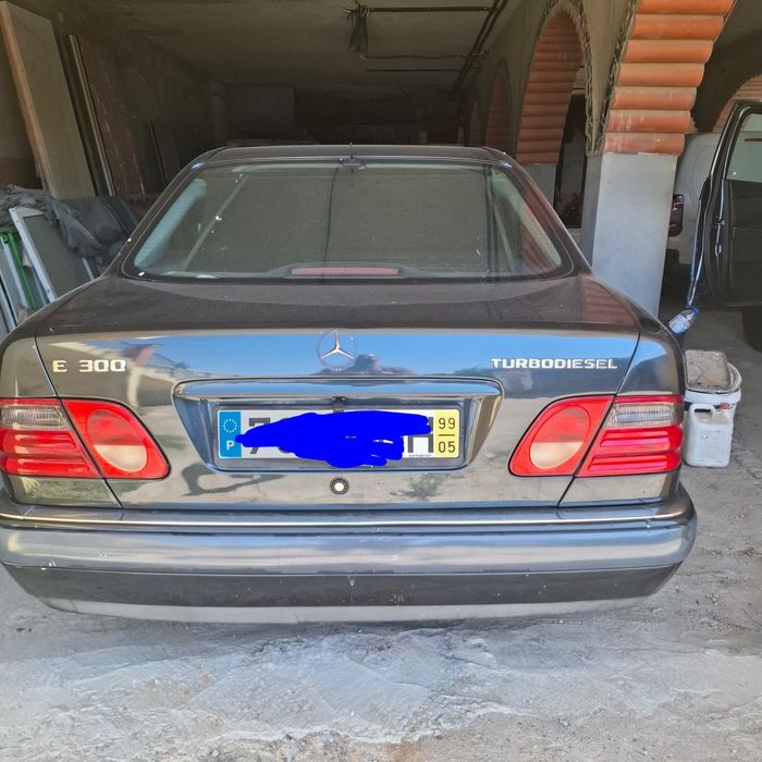 Mercedes-Benz E300 TD Automática (1999) – Bom Estado