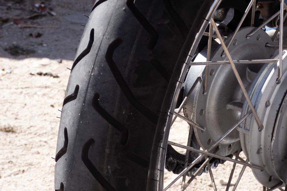 Um clássico da Yamaha - moto Yamaha SR 250, com extras