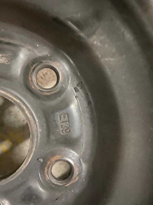 4 jantes em ferro c/ pneus 195/65 R15 Toyota