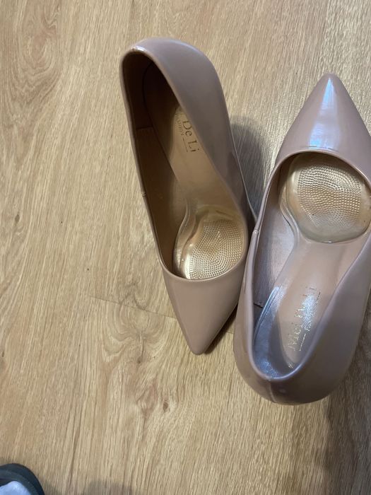 Туфлі бежеві 36 розміру