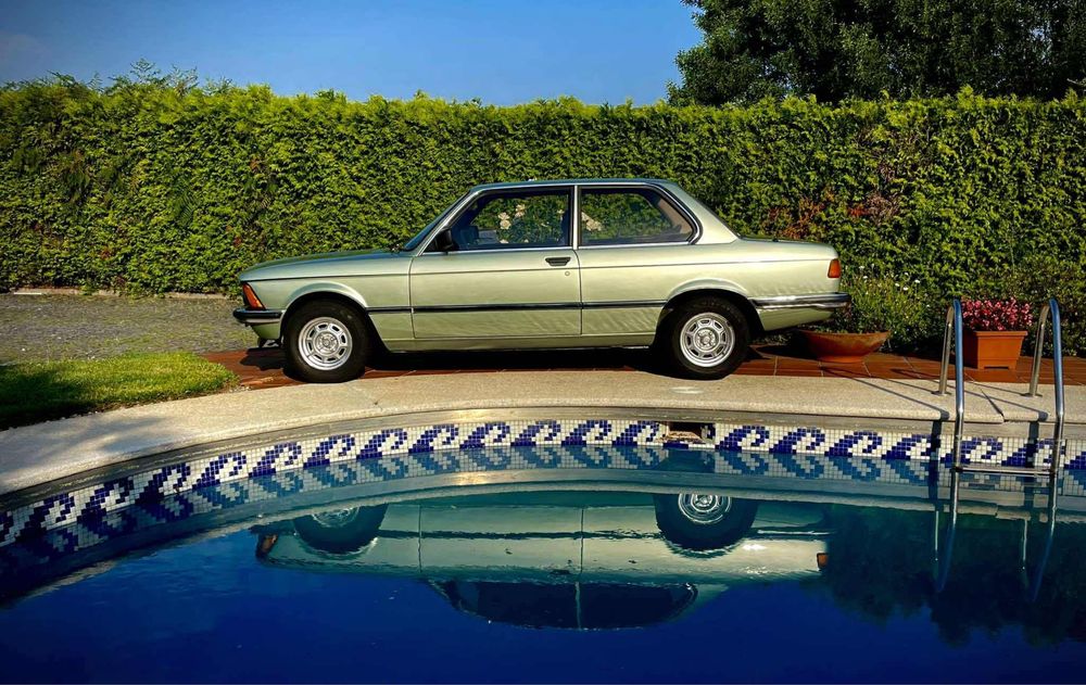 BMW classico em perfeito estado