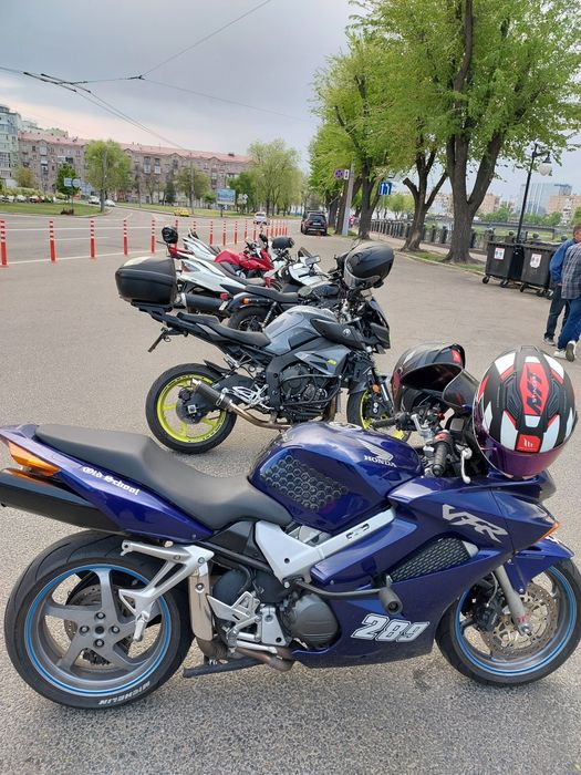 Мотоцыкл Хонда ВФР 800