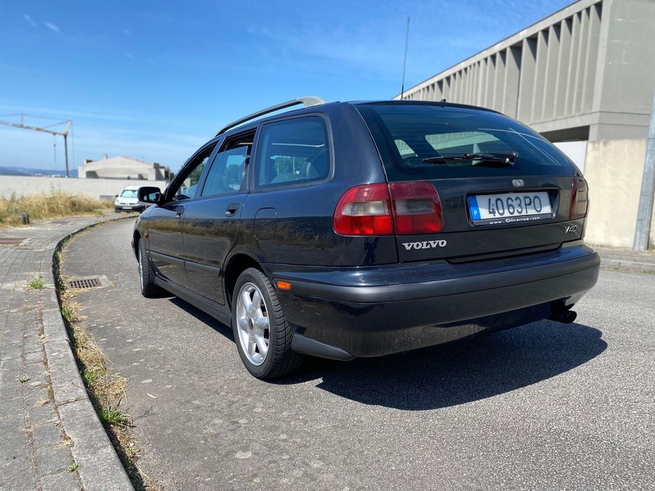 Volvo V40 1.9 TD Sport - Teto de Abrir | Pele | Bancos Aquecidos | Bancos Infantis Integrados