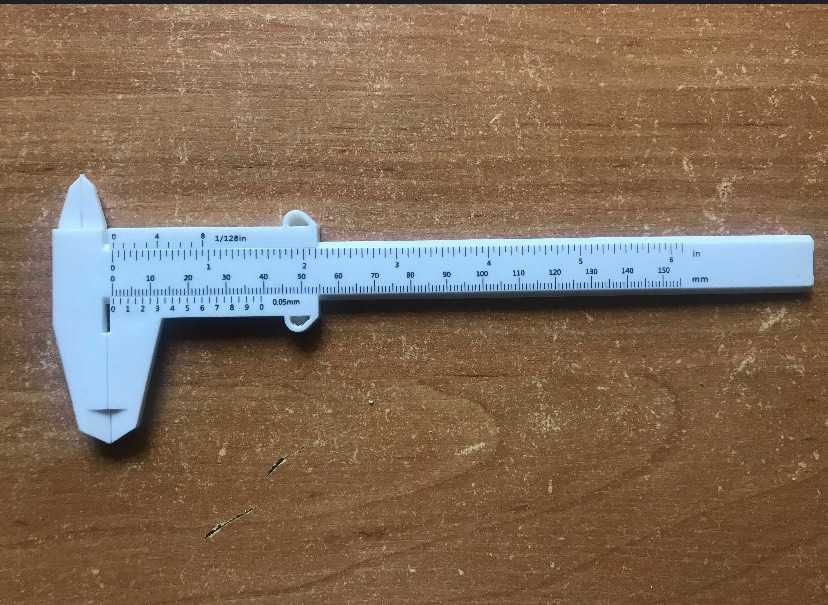 Suwmiarka 150 mm. plastikowa