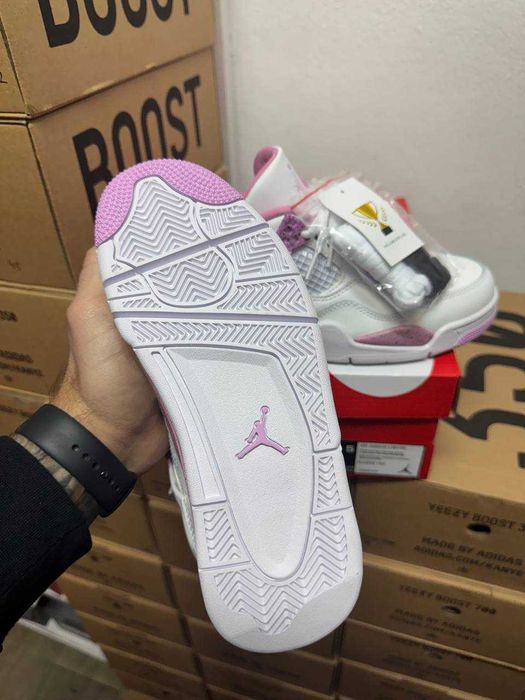 Женские кроссовки Nike Jordan 4 "White/Pink Oreo" 36-40