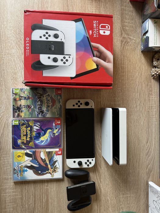 Nintendo switch plus kolekcja Pokemon