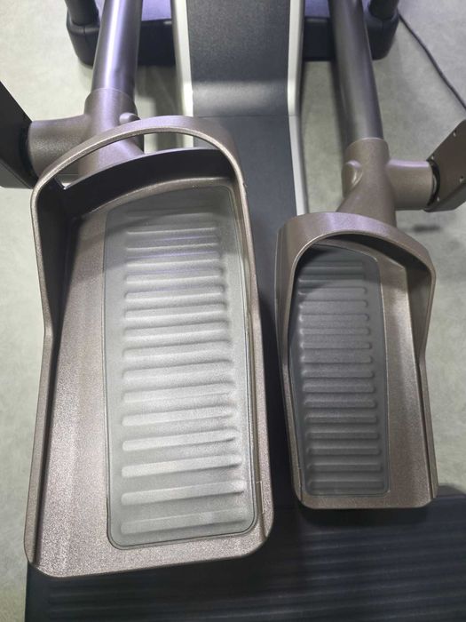 Еліптичний тренажер Technogym Vario Artis Unity 3.0