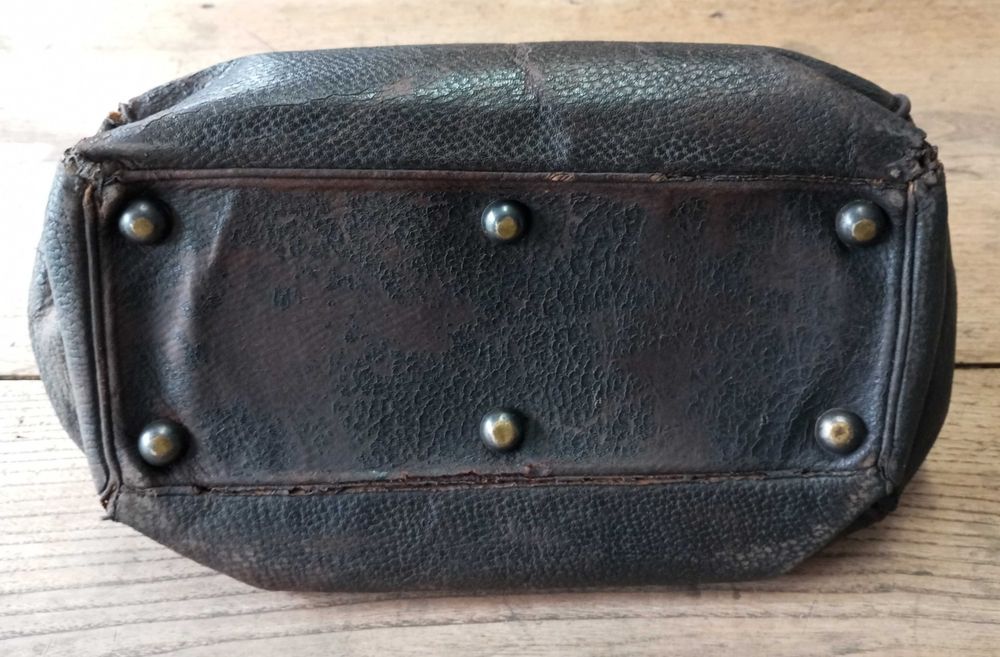 Antiga mala de médico em couro