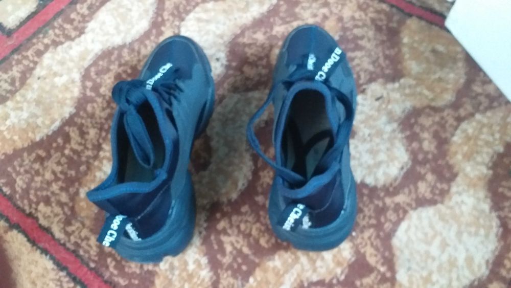 Кроссовки черного цвета