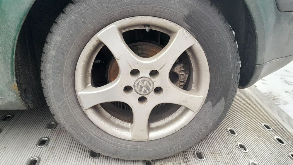 Koła felgi 15cali VW Golf IV 5x100 opony zima