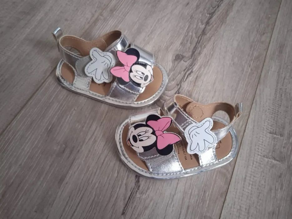 Босоніжки для дівчинки. від Disney ,в новому стані