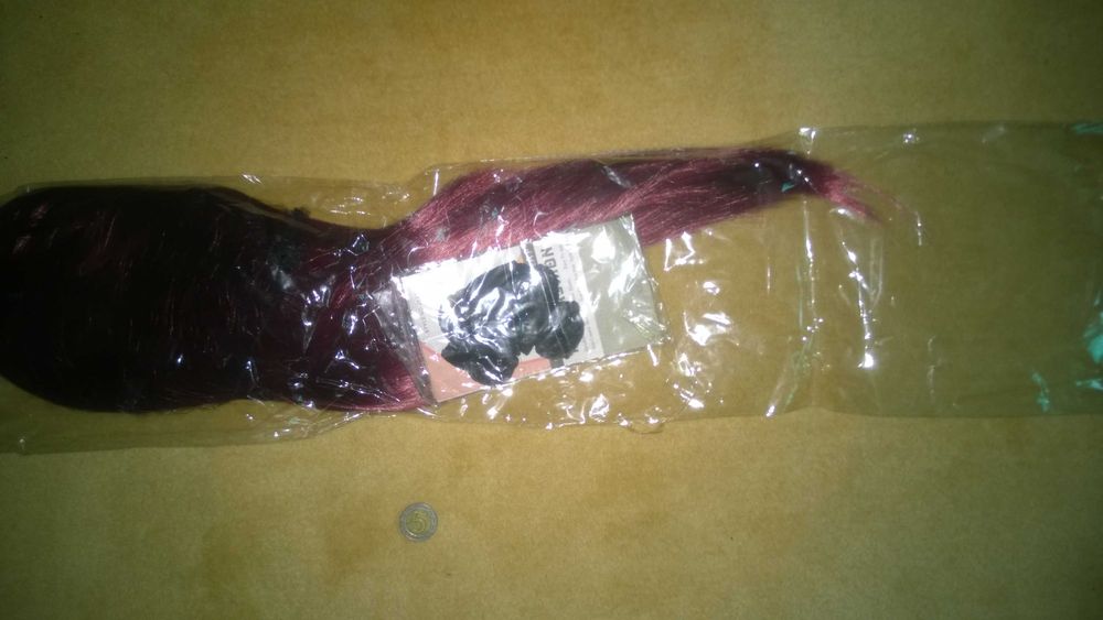 Sprzedam perukę rudą długości 55 cm włosy sztuczne i proste.