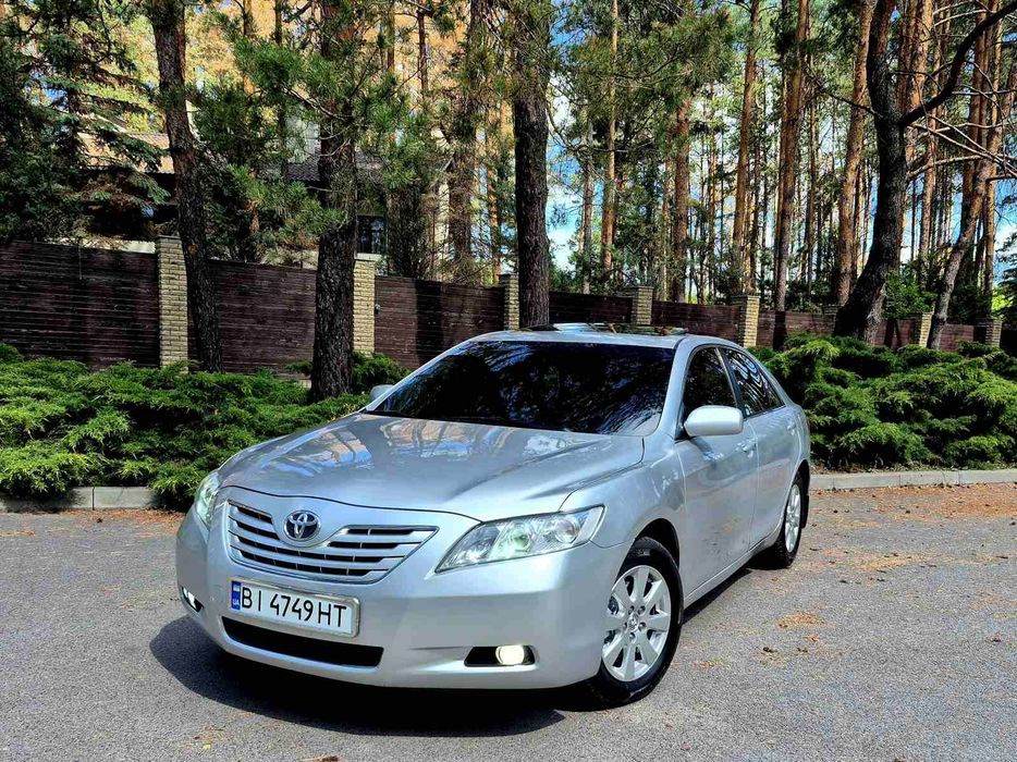 Продам срочно Toyota camry XLE