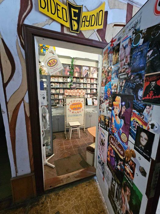 Комерція навпроти Велесу 2пов 12м2