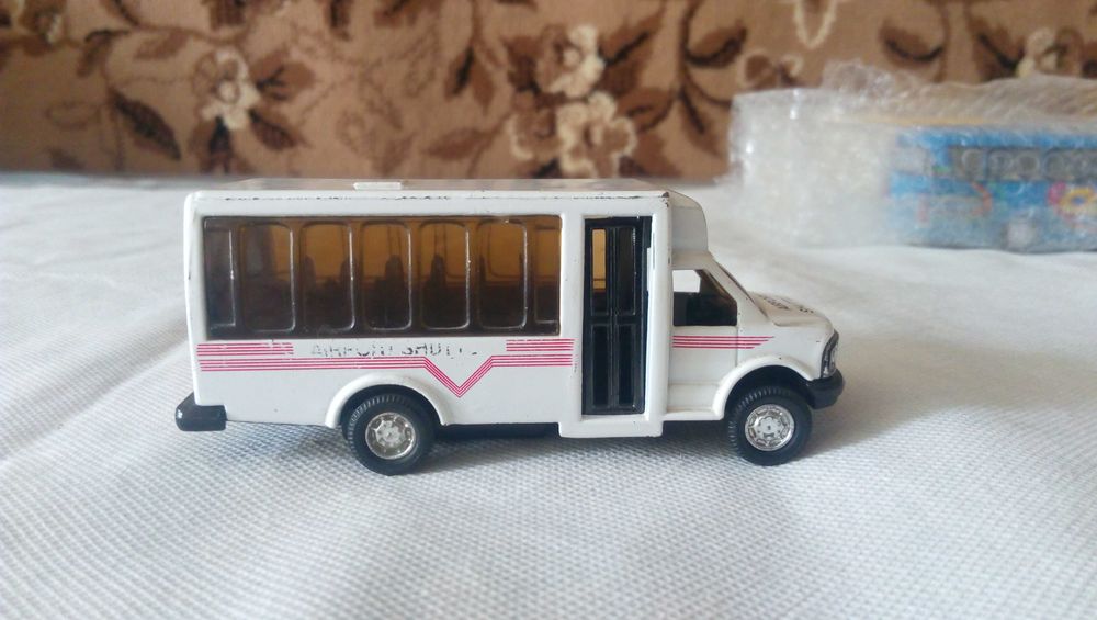 Модель буса Ford shuttle