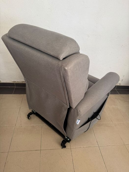 Poltrona reclinável elevatória elétrica  (4 motores)