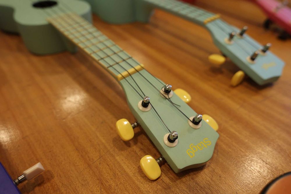 Ukuleles usados em bom estado.