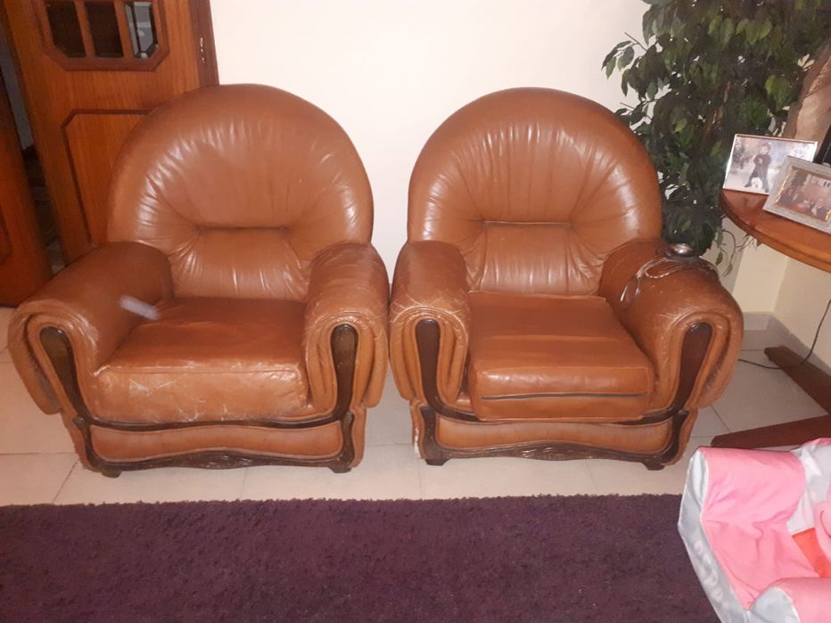 Sofá em pele natural vintage 3+1+1 em valadares