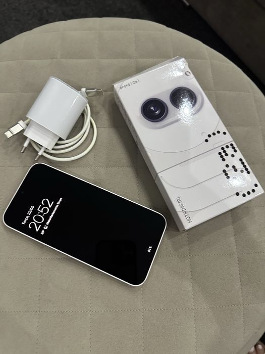 Nothing phone (2)  branco em bom estado