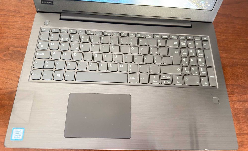 Lenovo V330|15.6"FulHD|i3-8100u a 2.2Ghz|12Gb Ram|Ssd 256Gb|Bateria 2H