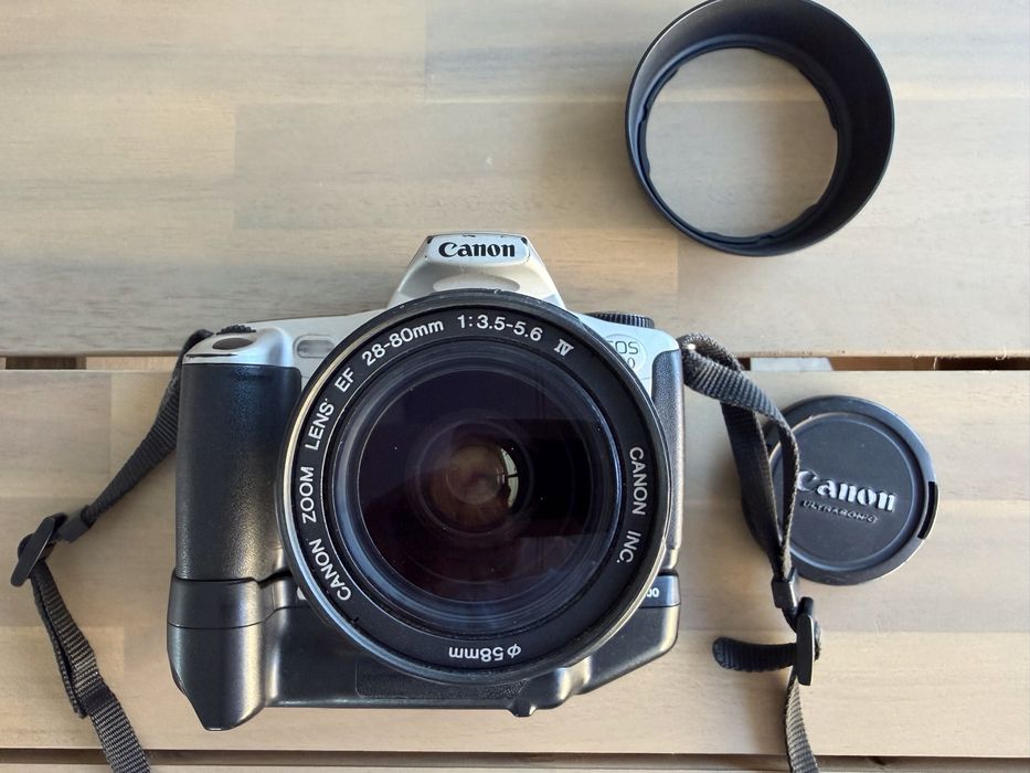 Camara reflex Canon EOS300 com lente EF 28-80mm