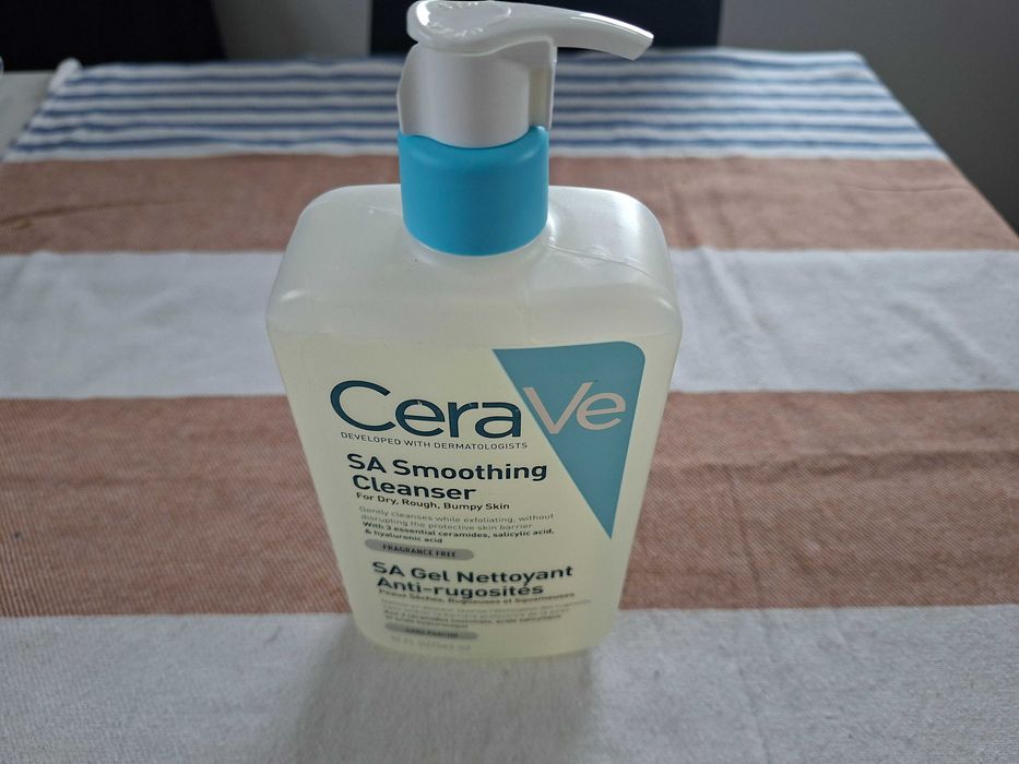 CeraVe Wygładzający żel oczyszczający do twarzy i ciała 562 ml