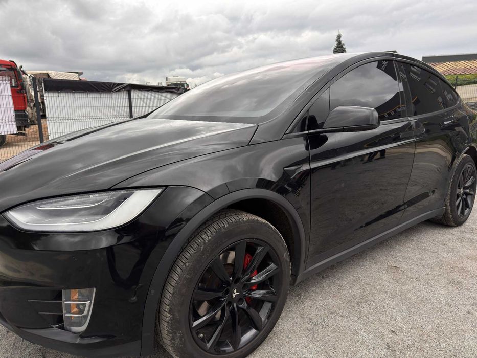 Tesla Model x 2020