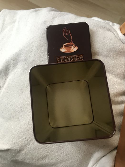 Metalowe  pudełko  Nescafe PRL.