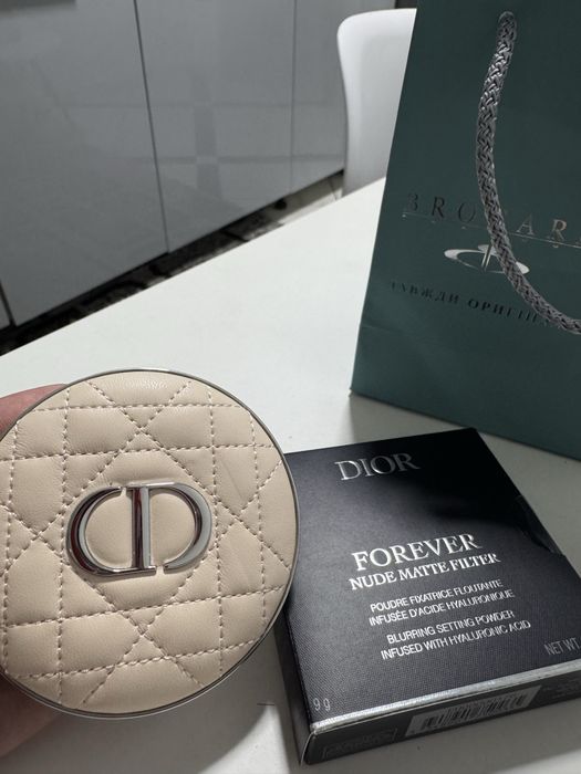 Продам матуючу  пудру від Dior