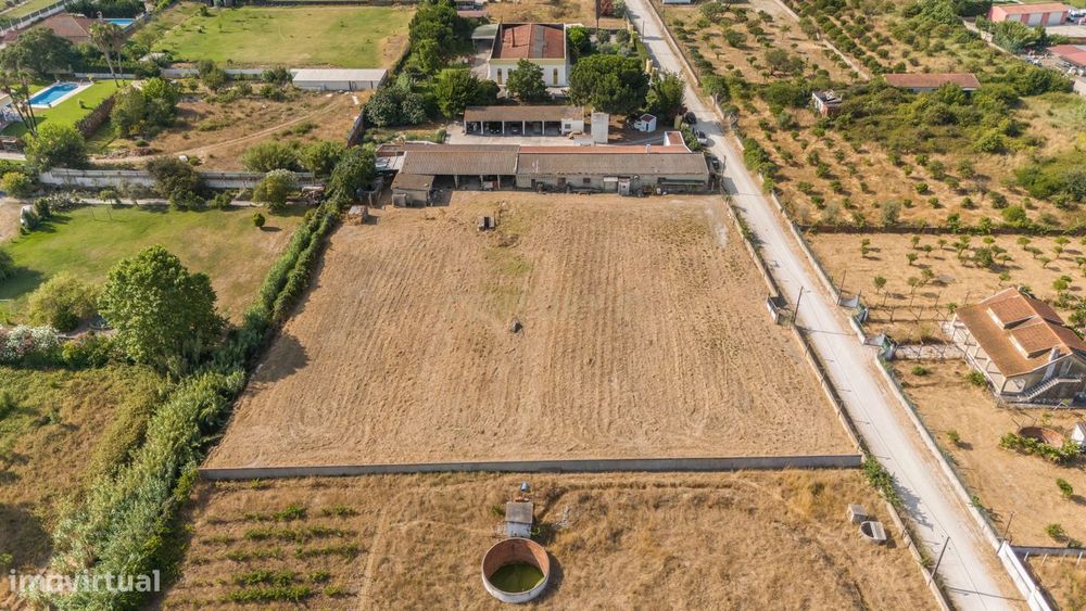 Oportunidade Única Em Azeitão, Terreno De 5.250 M² Para Construir A Su