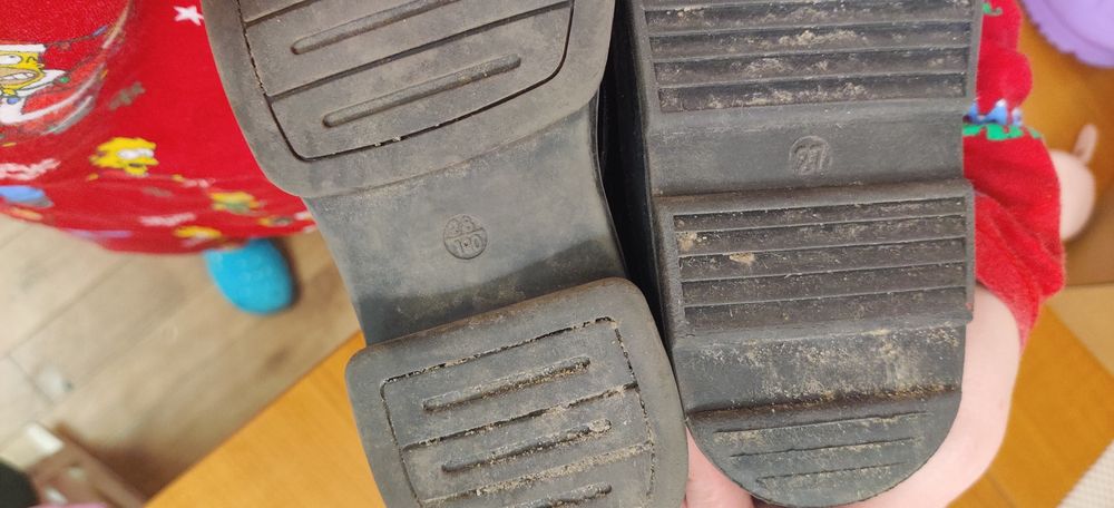 Дитяче взуття  27 розмір